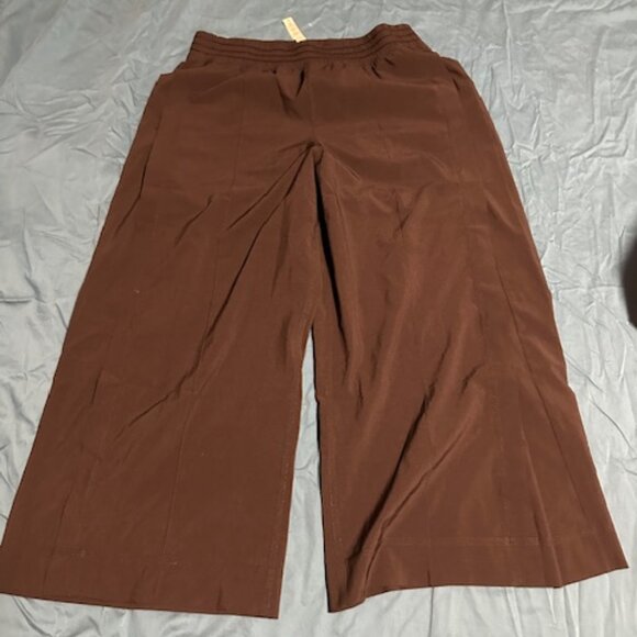 Lululemon Seek stillness crops size 10 - Picture 3 of 4